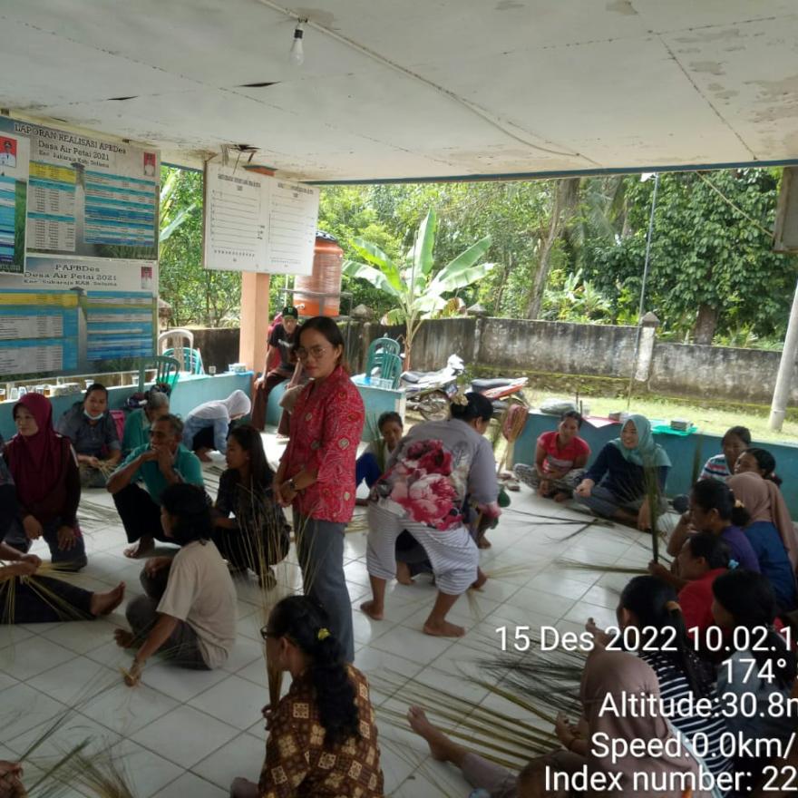 Pelatihan Pembuatan keterampilan Inko Dari Lidi Sawit