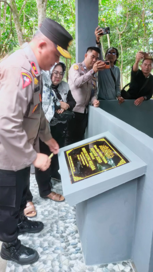 PERESMIAN RENOVASI DAN PENANDA TANGANAN MAKAM RAJA SELEBAR PERTAMA RENGO JENGO OLEH WAKAPOLDA  BENGKULU BRIGJEN POL DICKY SONDARI S.I.K MH